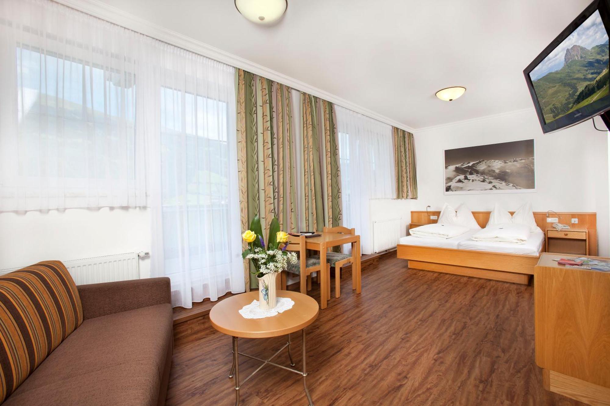 Hotel Grundlhof Bramberg am Wildkogel Buitenkant foto