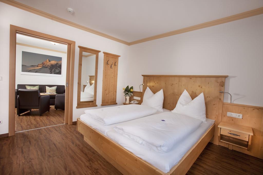 Hotel Grundlhof Bramberg am Wildkogel Buitenkant foto
