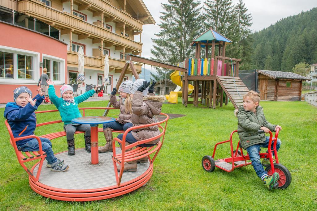 Hotel Grundlhof Bramberg am Wildkogel Buitenkant foto